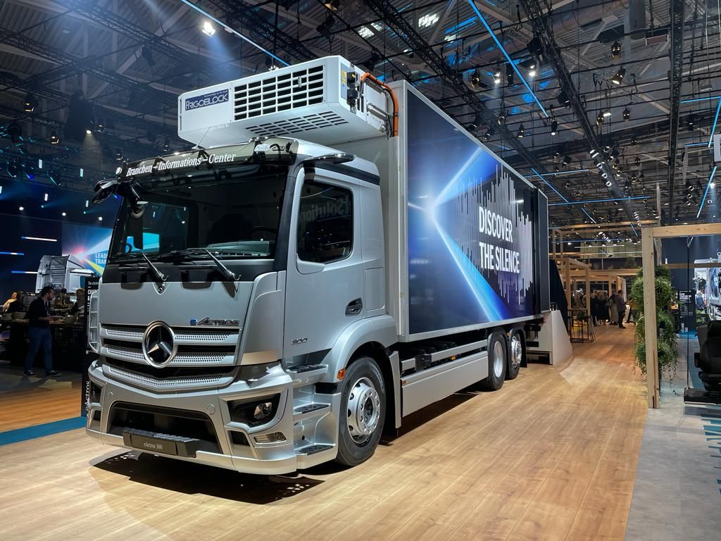 actros 300 eletrico com chassi rigido