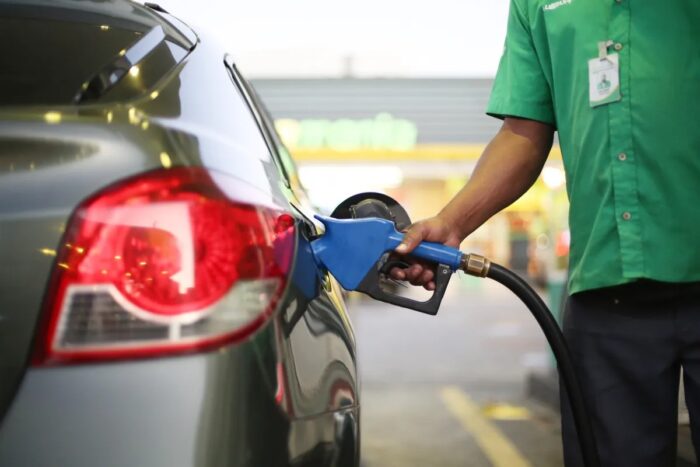 petrobras baixa preco da gasolina pela 3a vez