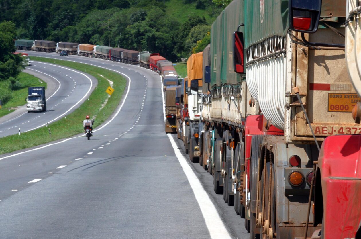 Infraestrutura rodoviária inadequada pode afastar investimentos no País 2015 12 18 09 15 Copia de bloqueiobr13