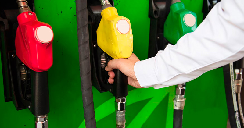 Preço médio do diesel recua mais de 2% em todo o país em abril, aponta Ticket Log
