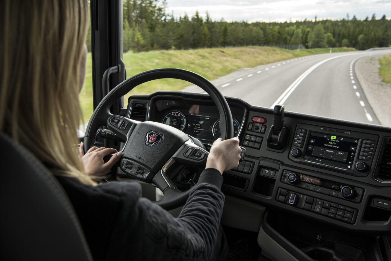 Rodonaves abre vaga para motoristas mulheres Abre