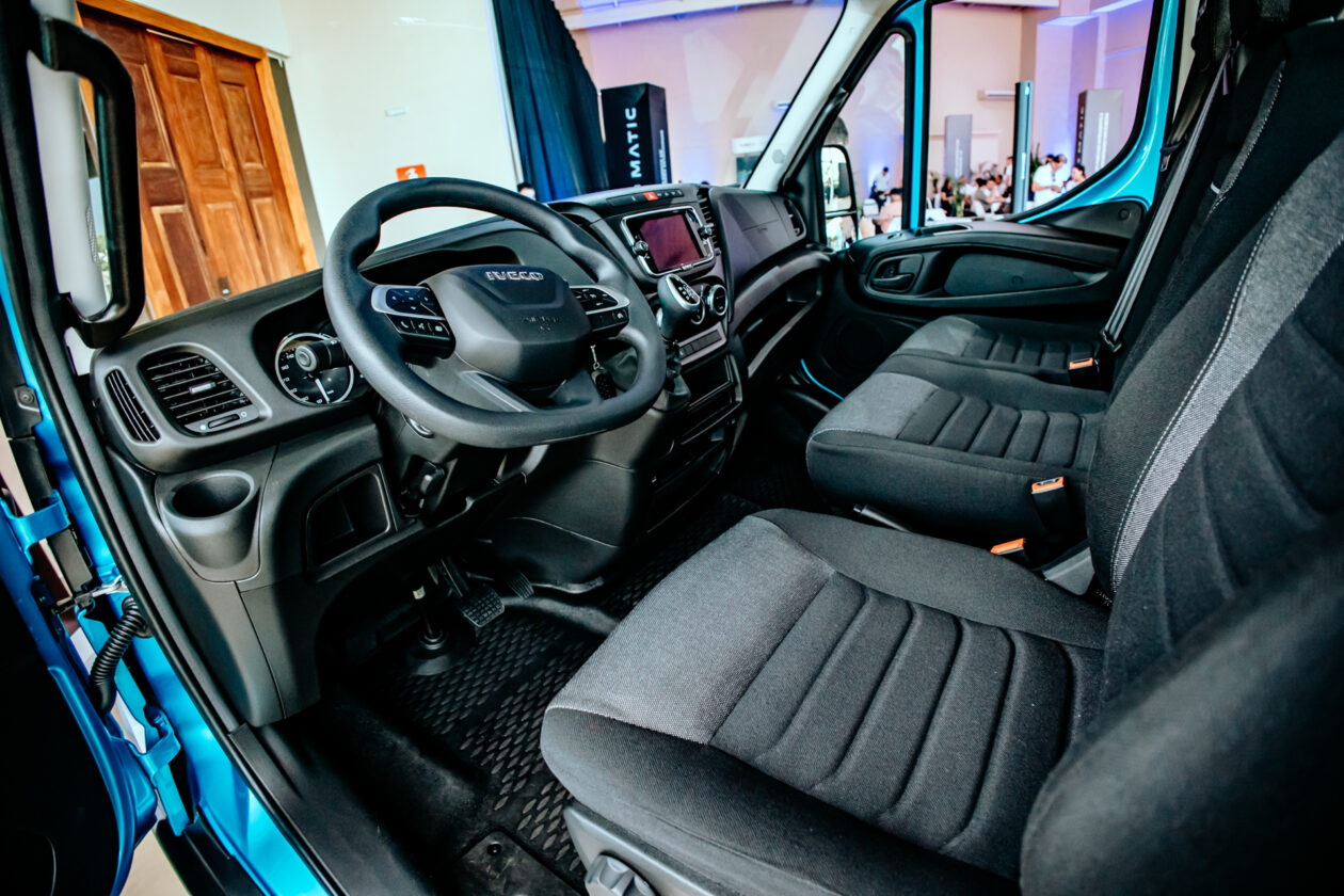 Iveco lança Daily com transmissão automática Interna painel