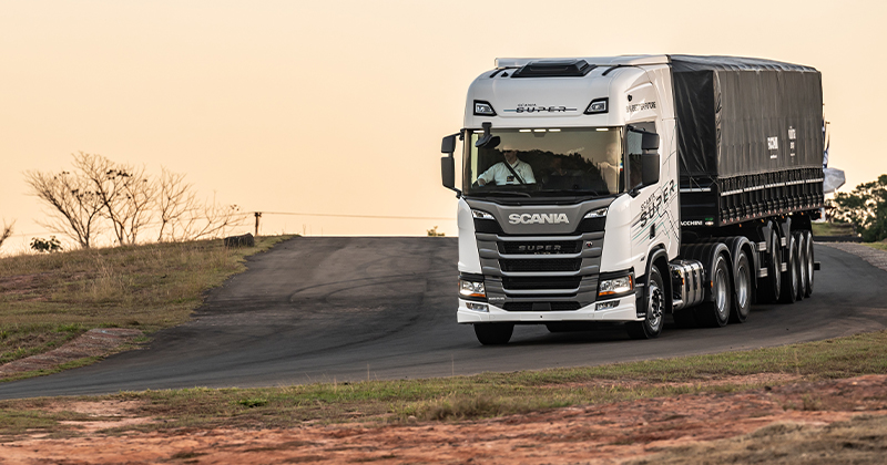 Scania vende primeiros caminhões movidos com B100 para a AMAGGI