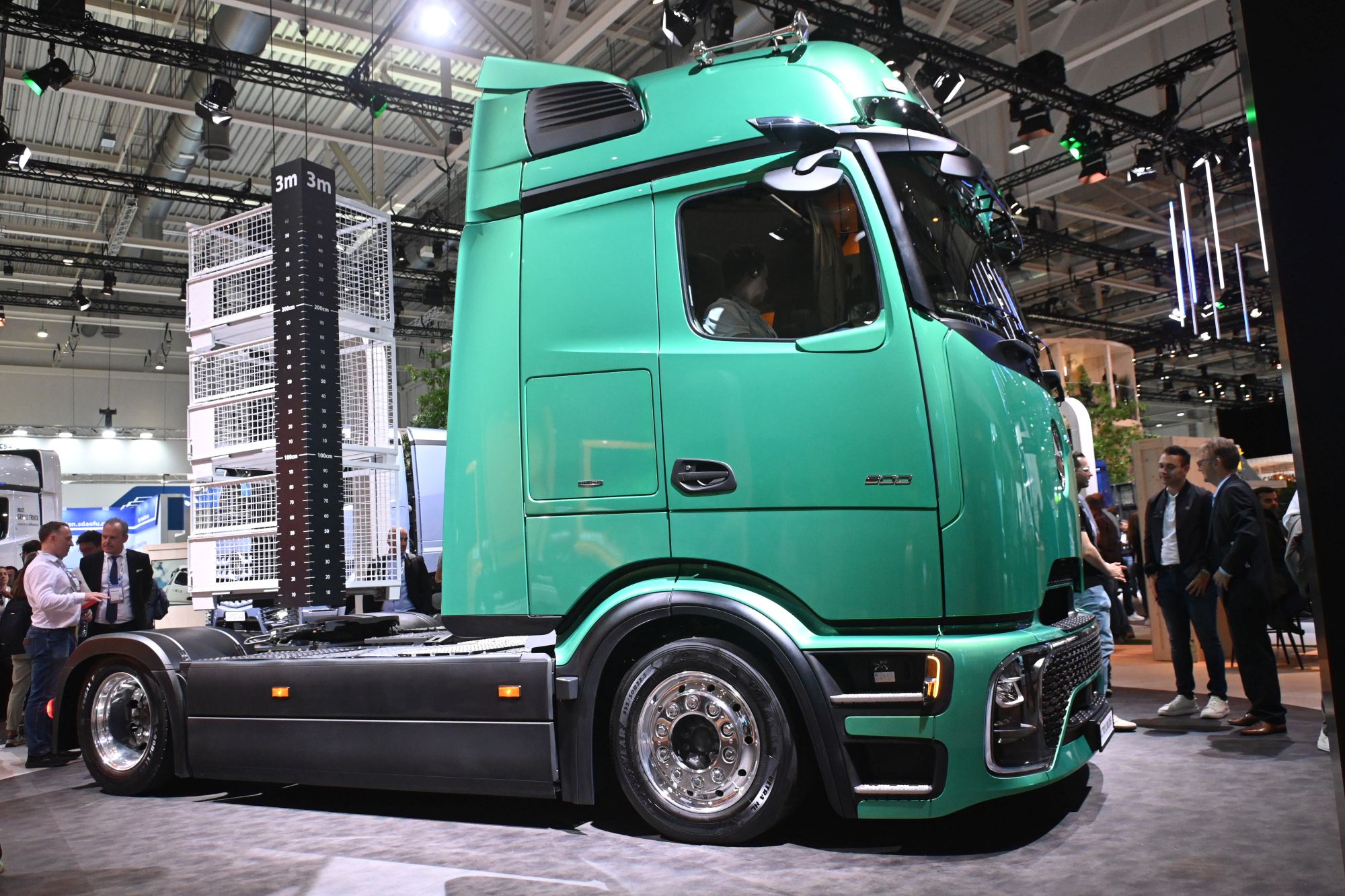 Mercedes-Benz aposta em diferentes tecnologias eActros Lowliner