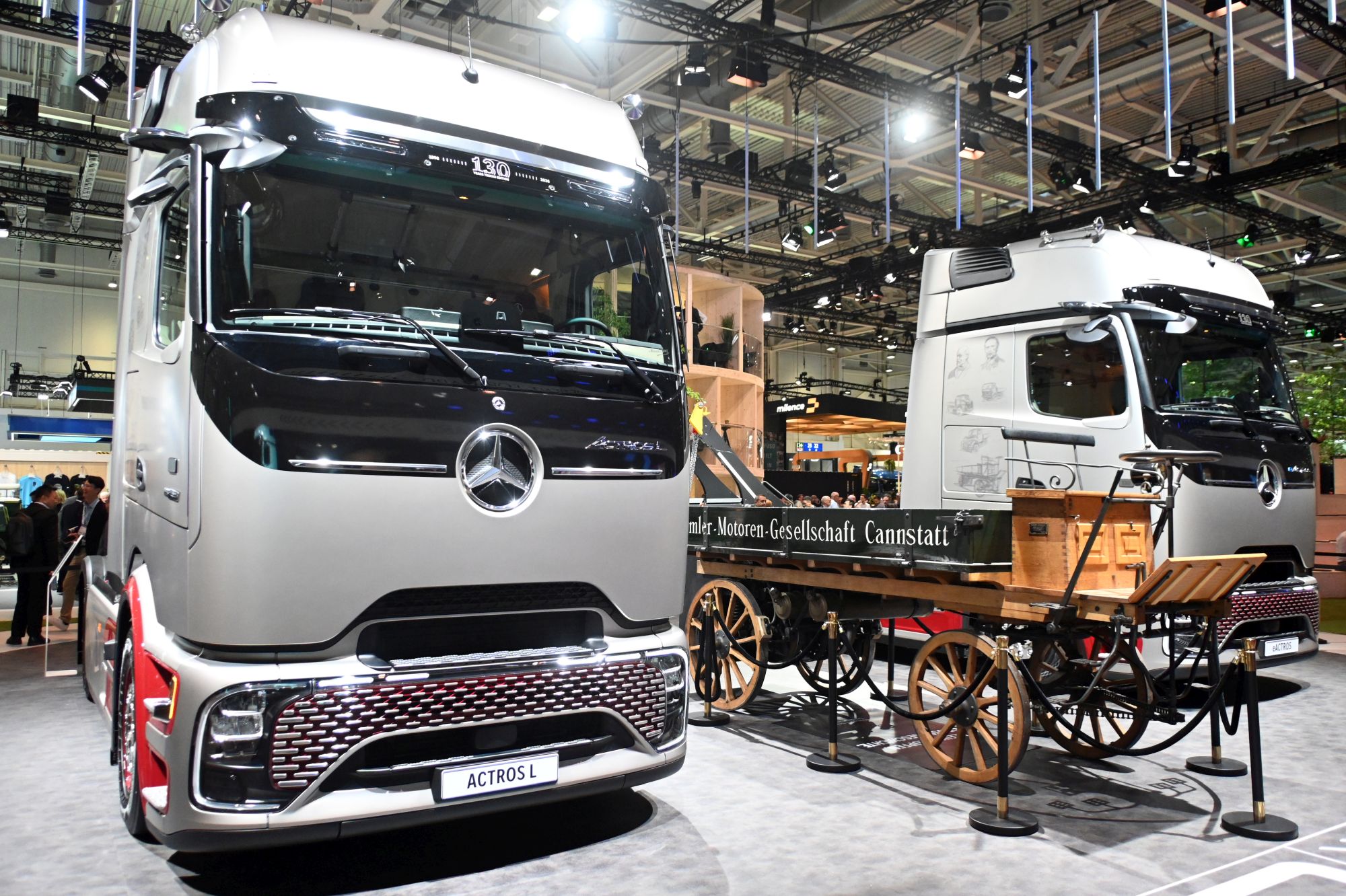 Mercedes-Benz aposta em diferentes tecnologias eActros especial de 130 anos